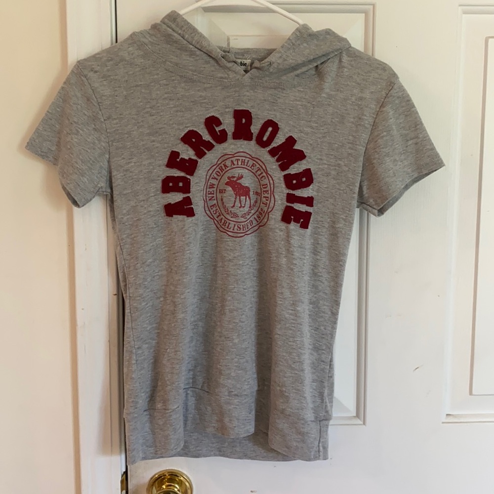 NWOT abercormbie T shirt with hoodie